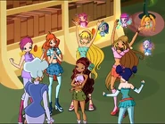 WinxClub-ElFénixdeSombras-Error10.png (884 kB) Bloom nuevamanete no tiene su brazalete.