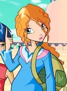 Alice Staffel4 3.png (121 KB) Mit Rucksack