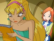 Nova with Stella.png (1,17 МБ) Отдаёт Стелле свежий выпуск новостей Солярии