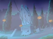 Кладбище недалеко от территории виллы