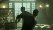 Dash ataca a Killian.