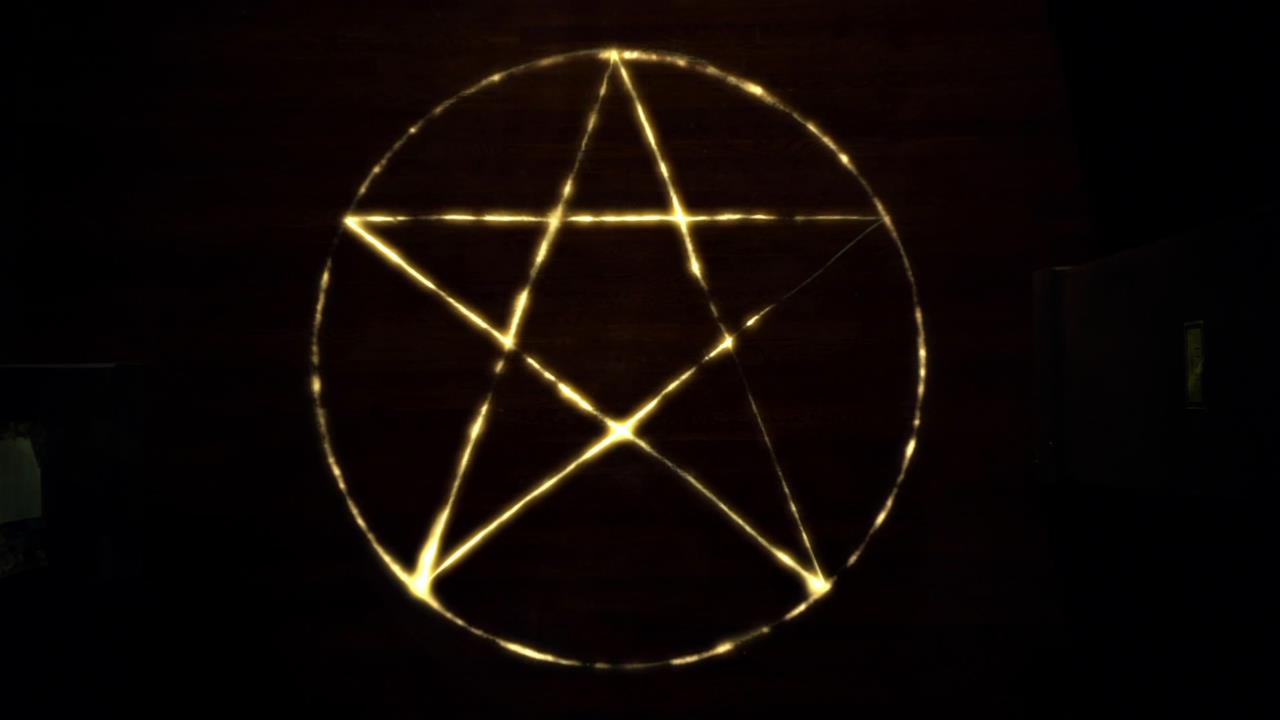 Ritual De Magia Negra Con La Estrella De Cinco Puntas Y Velas