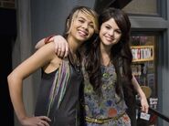 Selena Gomez & Hayley Kiyoko Eat To the Beat