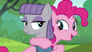 Pinkie hugging Maud