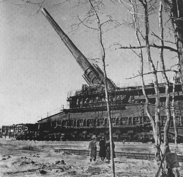 photo of Schwerer Gustav german ww2 railroad gun in