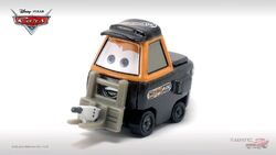 カーズ　Disney Pixar Cars Team Nitroade DISNEY PIXAR CARS INTL. TEAM NITROADE CREW PITTIES CHIEF 3