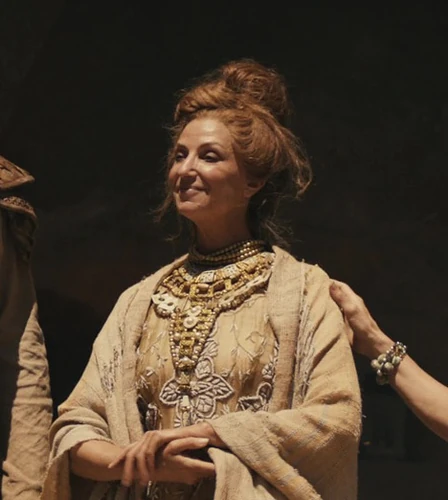 Lian portrayed by Nicole Sherwin