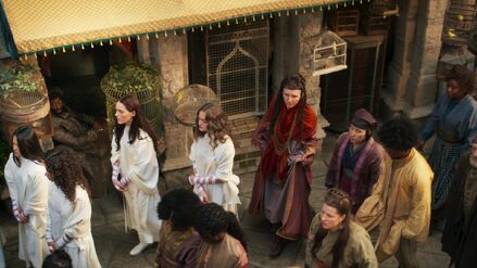 Couple of Novices seen in the streets of Tar Valon, episode 105