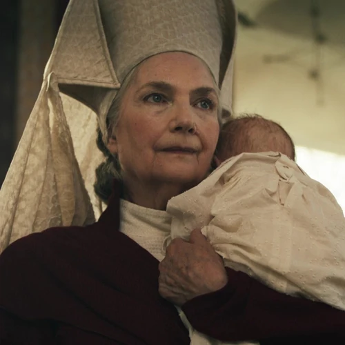 Lini portrayed by Zuzana Hodková