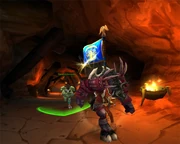 En  bærer allianse flagget til horde basen.