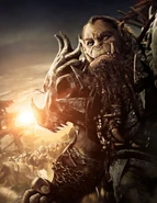 Main-noire dans le film