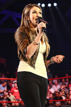 WrestleBR on X: 🚨 Dixie Carter nos Bastidores do WWE RAW de 27/11 Clique  na imagem para ler 👇🏾  / X