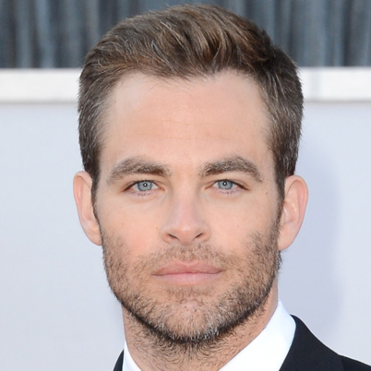 Chris Pine | Mens haircuts short, Haircuts for men, Chris pine