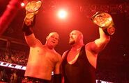 Big Show y Kane tras ganar por primera vez el WWE Tag Team Championship