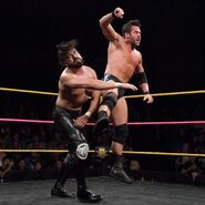 Roderick-Strong kick Almas