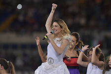 Martina-stoessel-partita-per-la-pace-1