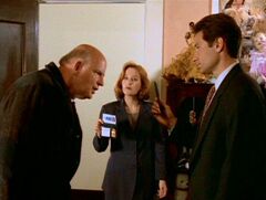 Clyde Bruckman looks at Fox Mulder's and Dana Scully's badges