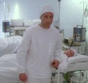 Fox Mulder and Dana Scully in hospital (1994)