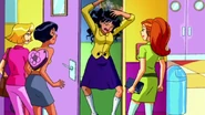 Totally Spies Season 3 Episode 10 Super Nerd Much 0380.jpg (83 KB)
