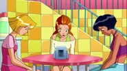 Totally Spies Season 2 Episode 7 – Green with N.V 0943.jpg (86 KB)