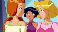 Totally Spies Season 2 Episode 7 – Green with N.V 0988.jpg (62 KB)