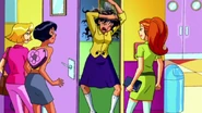 Totally Spies Season 3 Episode 10 Super Nerd Much 0381.jpg (82 KB)