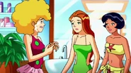 Totally Spies Season 3 Episode 10 Super Nerd Much 0469.jpg (85 KB)