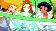 Totally Spies Season 3 Episode 10 Super Nerd Much 0597.jpg (90 KB)