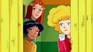 Totally Spies Season 3 Episode 10 Super Nerd Much 0712.jpg (59 KB)