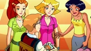 Totally Spies Season 3 Episode 10 Super Nerd Much 0121.jpg (91 KB)