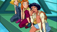 Totally Spies Season 2 Episode 7 – Green with N.V 0348.jpg (84 KB)