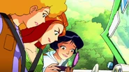 Totally Spies Season 3 Episode 10 Super Nerd Much 0621.jpg (84 KB)
