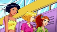 Totally Spies Season 3 Episode 10 Super Nerd Much 0358.jpg (83 KB)