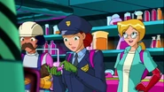 Totally Spies Season 2 Episode 7 – Green with N.V 0459.jpg (85 KB)