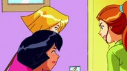 Totally Spies Season 3 Episode 10 Super Nerd Much 0375.jpg (51 KB)