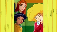 Totally Spies Season 3 Episode 10 Super Nerd Much 0720.jpg (61 KB)