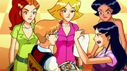 Totally Spies Season 3 Episode 10 Super Nerd Much 0124.jpg (94 KB)