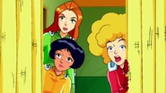 Totally Spies Season 3 Episode 10 Super Nerd Much 0683.jpg (65 KB)