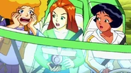 Totally Spies Season 3 Episode 10 Super Nerd Much 0599.jpg (94 KB)