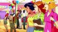Totally Spies Season 3 Episode 10 Super Nerd Much 1111.jpg (106 KB)