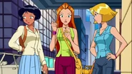 Totally Spies Season 2 Episode 7 – Green with N.V 0309.jpg (96 KB)