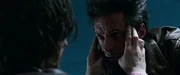 El Profesor X lee la mente de Wolverine.