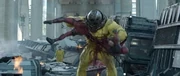  parte a Deadpool por la mitad.