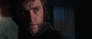 Logan descubre que Magneto está usando a Rogue para alimentar el dispositivo.
