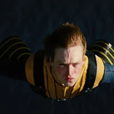 Banshee usando su habilidad para volar