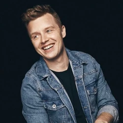 Noel Fisher HD
