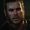 Thomas Logan, le père biologique de James (Aaron Jeffery)