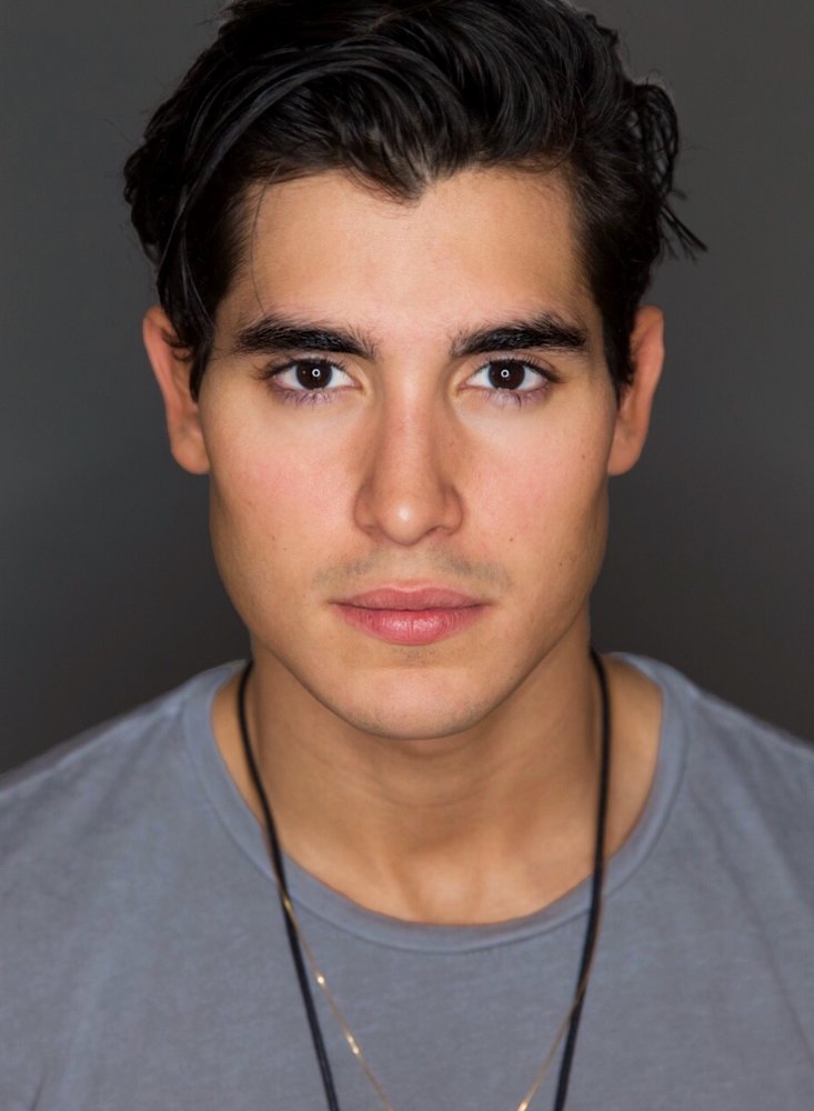 Henry Zaga – dani reviews things