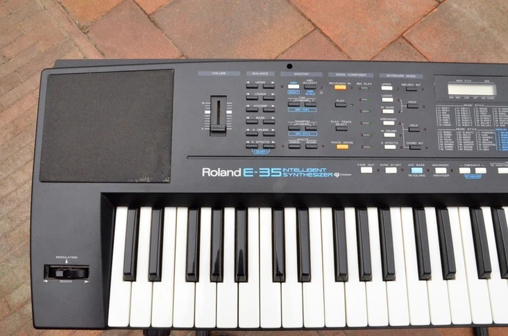 Roland E-35 シンセサイザー