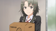 Meguri asking Hachiman to help carry her stuff.